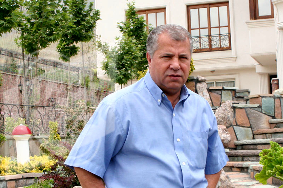 علی پروین: کریم باقری دوست ندارد سرمربی پرسپولیس بماند
