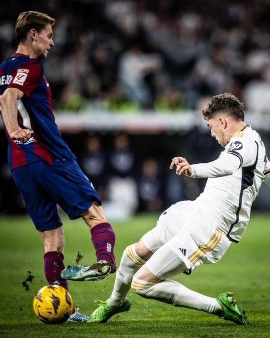 فصل برای دیونگ تمام شد/ هافبک هلندی به یورو می‌رسد