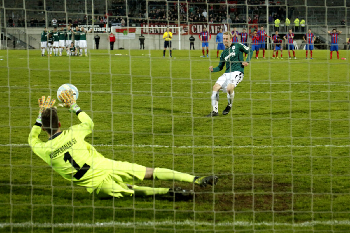 قانون پنالتی اولین بار کی اجرا شد؟
