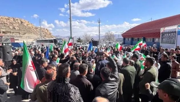 دختران فوتبالیست ایران به وطن بازگشتند/ عکس 