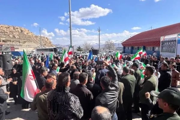 دختران فوتبالیست ایران به وطن بازگشتند/ عکس 