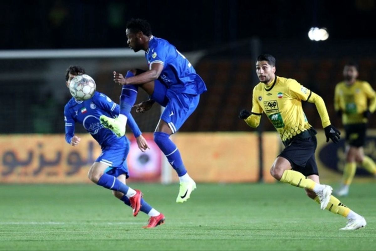 تراکتور قهرمان نیم‌فصل شد
