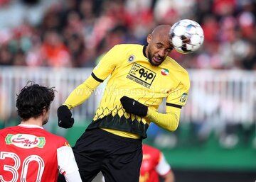 مخالفت سپاهان با فروش ستاره‌اش به استقلال