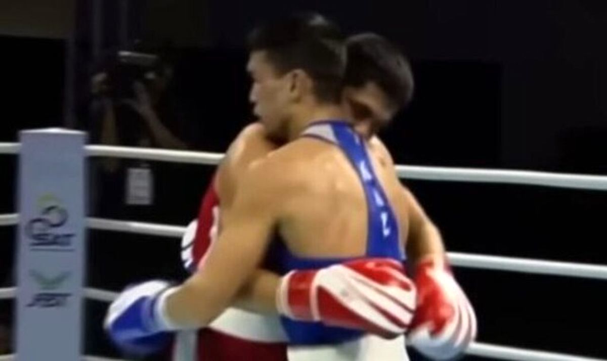 پس گرفتن مدال بوکسور ازبک به دلیل گاز گرفتن حریف/ ویدئو
