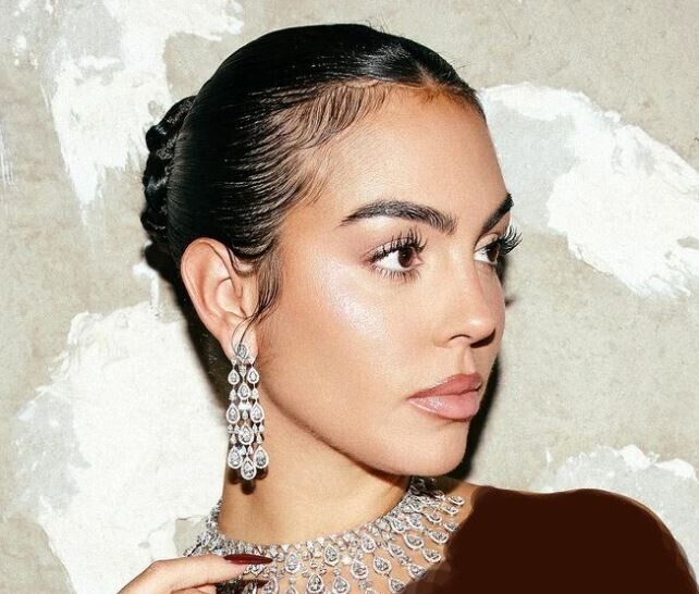 گردنبند اعیان و زیبای جورجینا، همسر رونالدو با سنگ های قیمتی لوکس