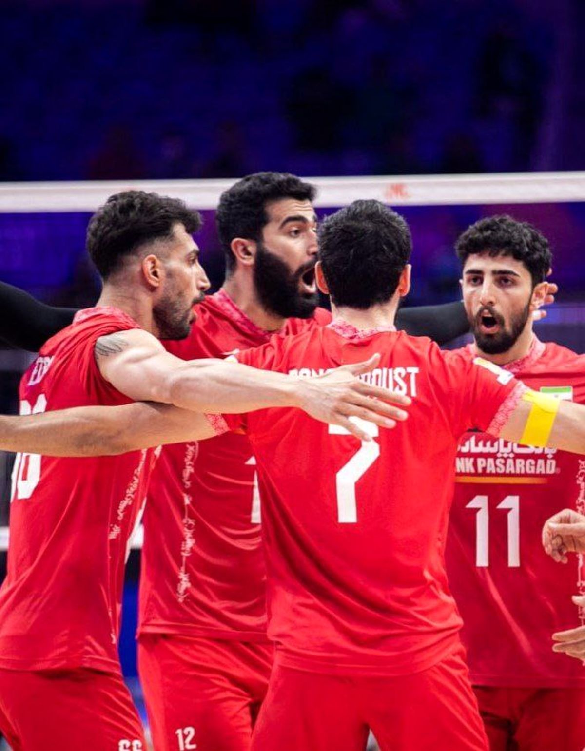 پوستر تیم‌ملی والیبال ایران برای دیدار برابر اوکراین / احترام نظامی برای کشور