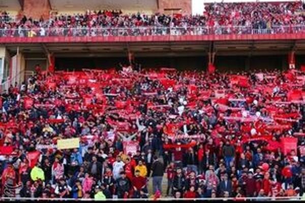 حواشی تراکتور - الوحده؛ از تشویق بیرانوند و شجاع تا شعار علیه درویش