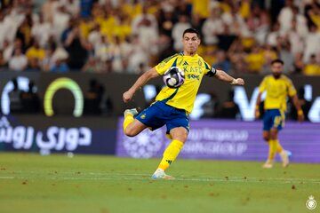 رونالدو روزی ۷۰ میلیارد تومان درآمد دارد!