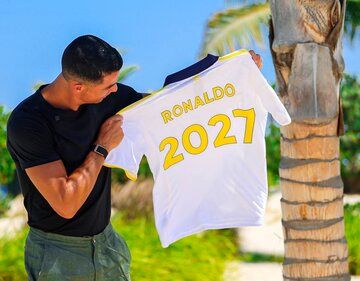 ساعت سوپرلاکچری رونالدو هنگام امضای قرارداد با النصر