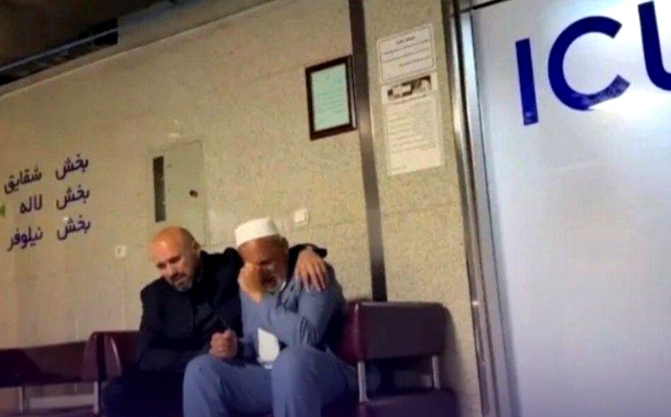 بوسه پدر صابر کاظمی بر دستان پسرش/ تصاویر تلخ 