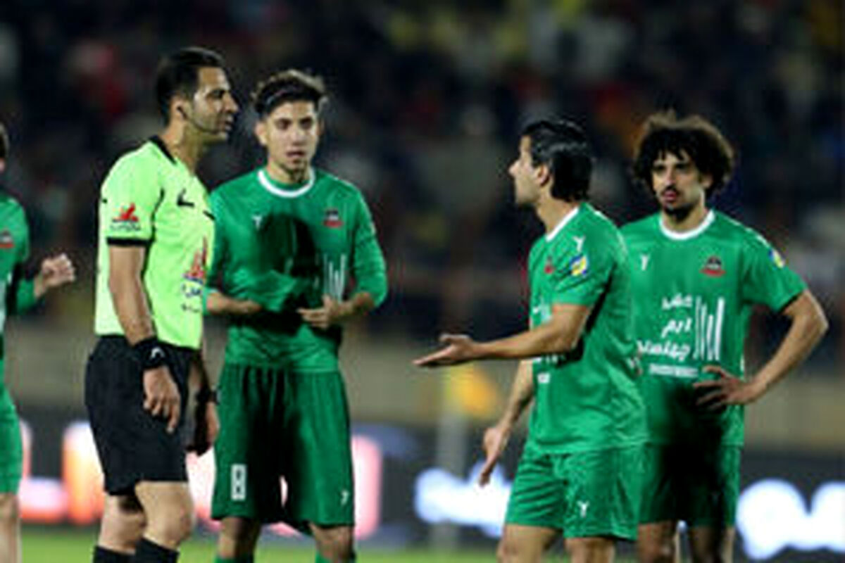 حمله به ماشین داور بازی شمس‌آذر - پرسپولیس