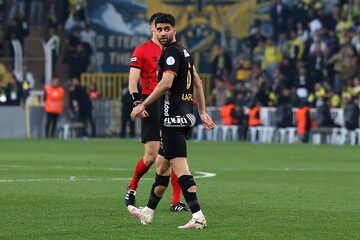 علی کریمی در یک قدمی بازگشت به ایران