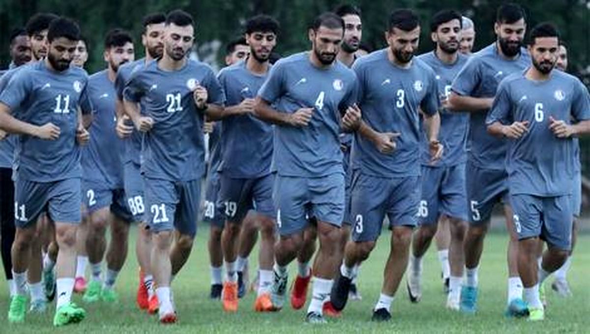 پرسه سگ‌ها در تمرینات استقلال خوزستان/ عکس
