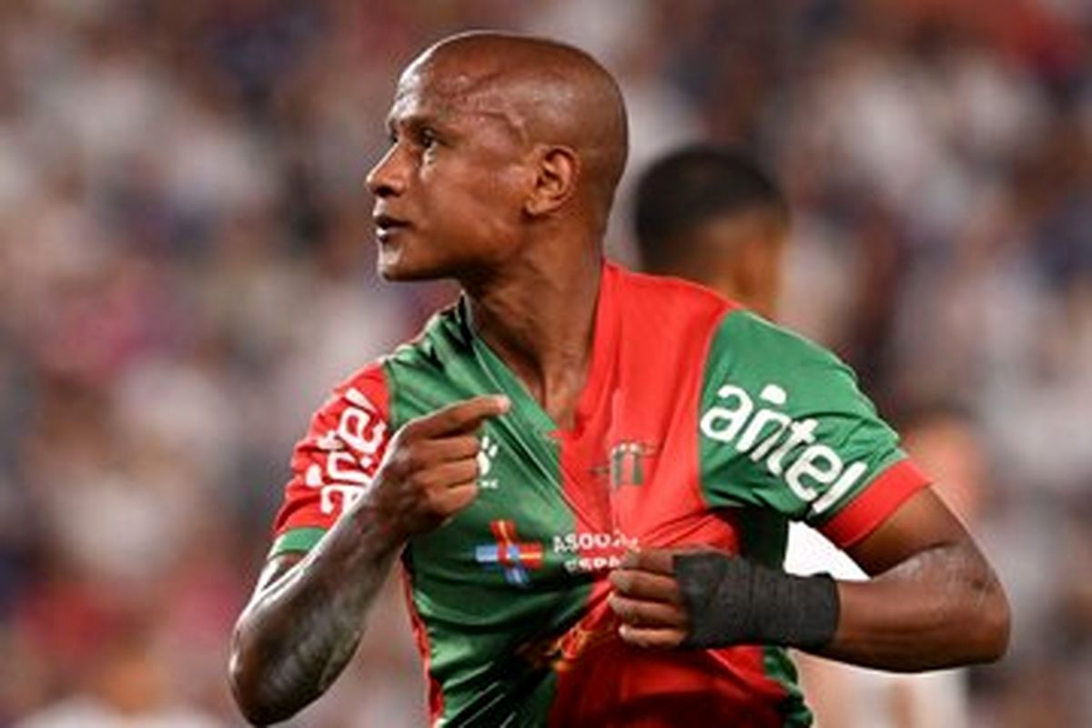 یک فوتبالیست خودکشی کرد
