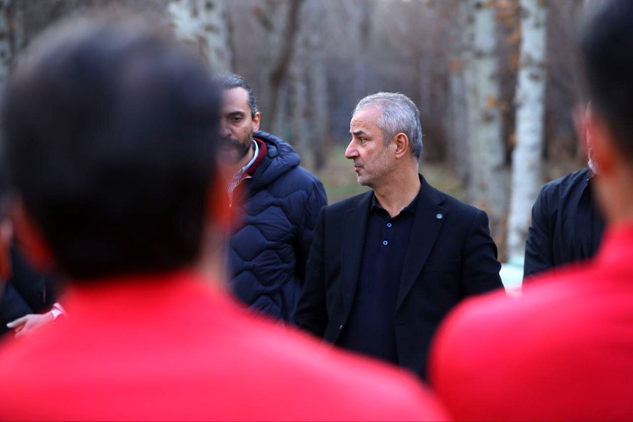 ببینید/ خوش‌آمدگویی جواد خیابانی به کارتال به زبان ترکی حین گزارش مسابقه!