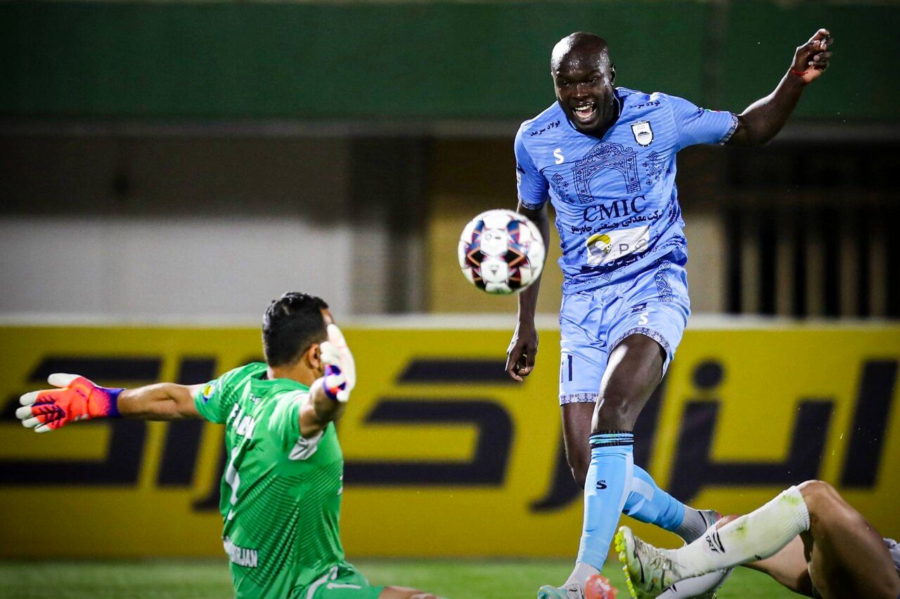 تحقیر صدرنشین لیگ برتر با ۵ گل در یزد