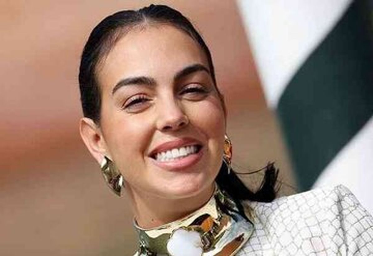  تیپ باحجاب جورجینا در مسجد