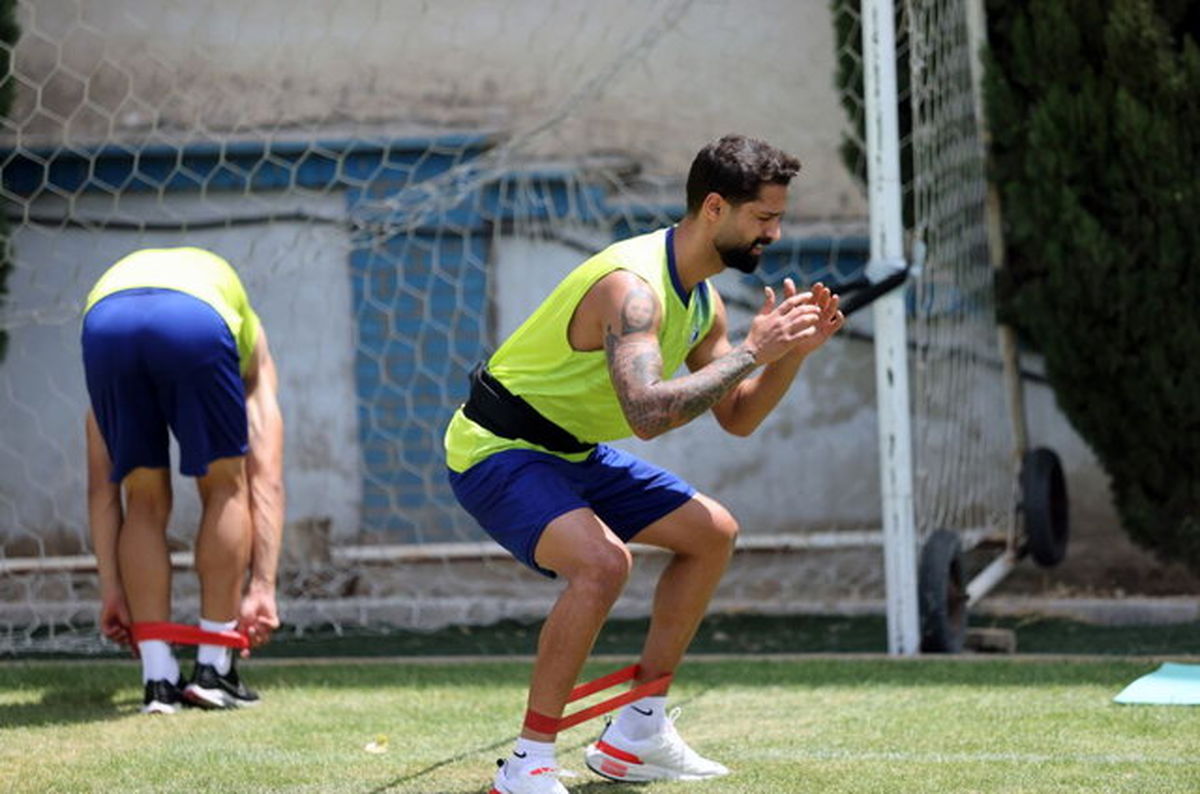 مدافع استقلال به تراکتور می‌رسد
