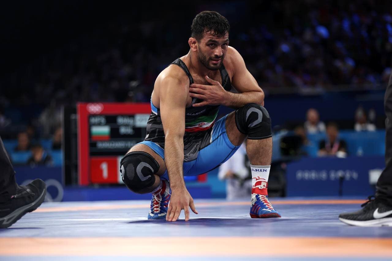 حسن یزدانی در شب برفی به زیارت امام رضا (ع) رفت/ عکس