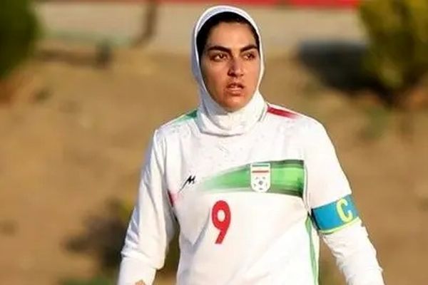 زهرا قنبری هم «وطن» را انتخاب کرد/ کاپیتان و خانم گل فوتبال زنان از پناهندگی در استرالیا انصراف داد