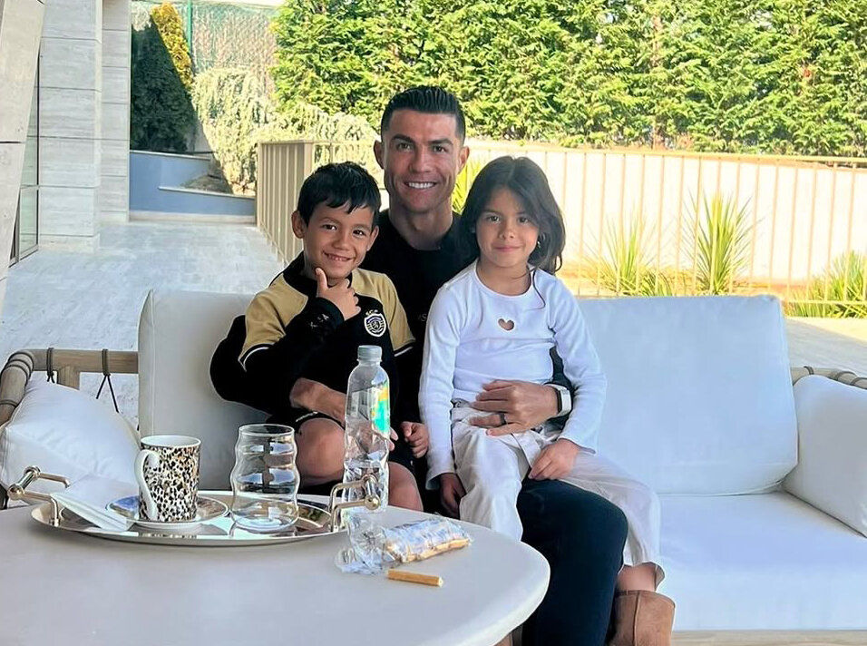 پسر رونالدو برای پدرش کری خواند: بابا امباپه از تو بهتر است!