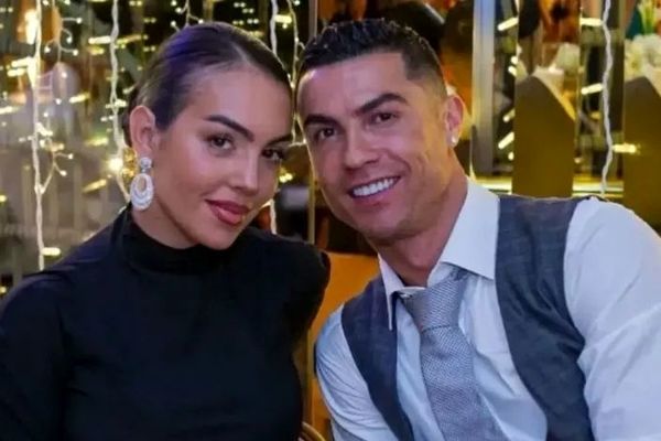 درخشش چند میلیاردی رونالدو و جورجینا روی فرمان بوگاتی