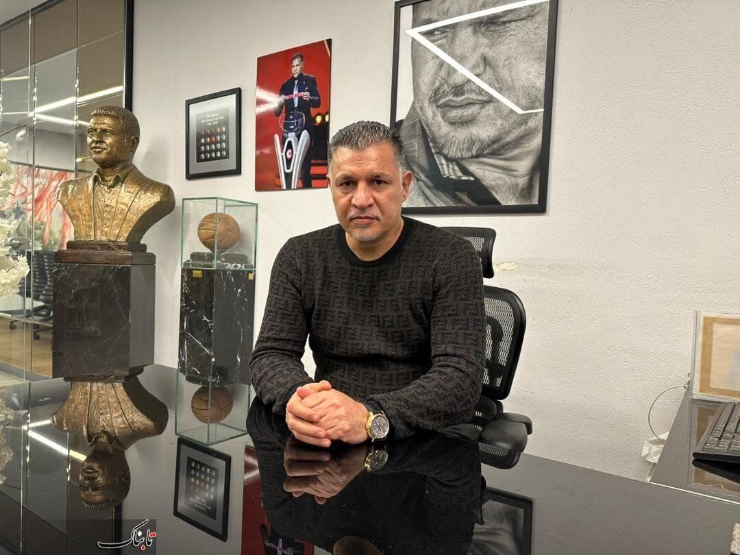 دیدار علی دایی با یک مقام دولتی پس از جنگ