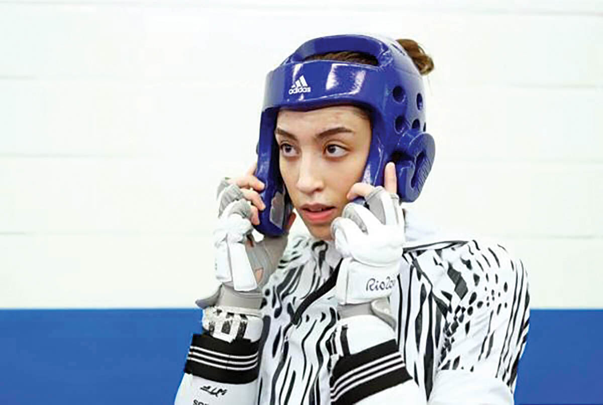 کیمیا علیزاده آخر صف بود