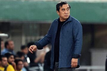 واکنش کنایه آمیز خداداد عزیزی به لغو میزبانی مشهد!