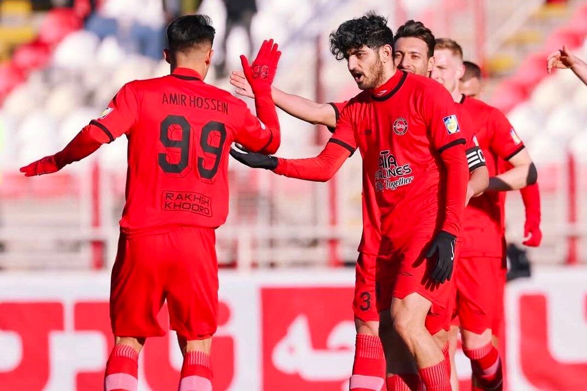 تراکتور مس را گلباران کرد