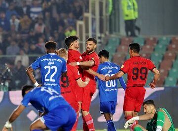 کامبک تراکتور در نیمه اول مقابل استقلال