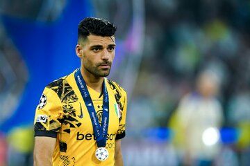 ساعت خاص ۱۰,۰۰۰,۰۰۰,۰۰۰ مهدی طارمی