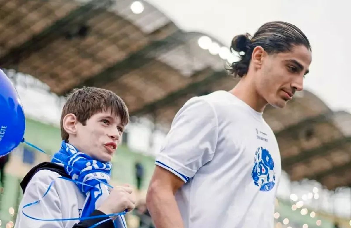 حسین‌نژاد به اجبار بیرون رفت