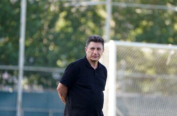 سفر در زمان/ عکس زیر خاکی از امیر قلعه نویی با کروات در جشن تولد