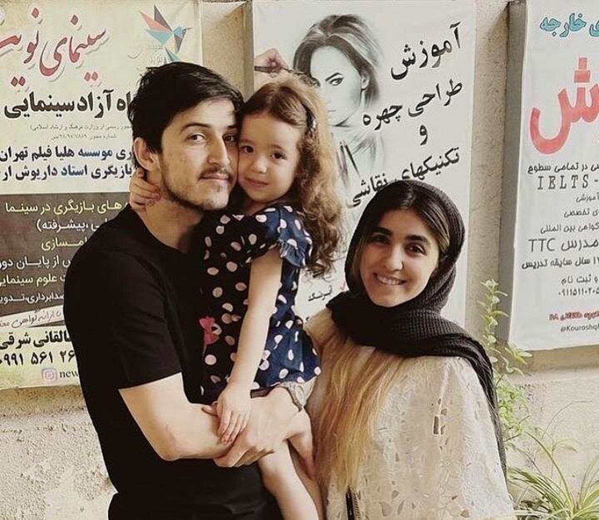 فوتبال بازی کردن سردار آزمون با نوا، دختر ناز و خوشگلش در خانه‌