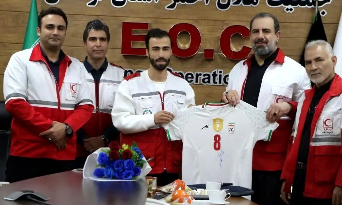 مرد سال فوتسال آسیا در لباس هلال احمر