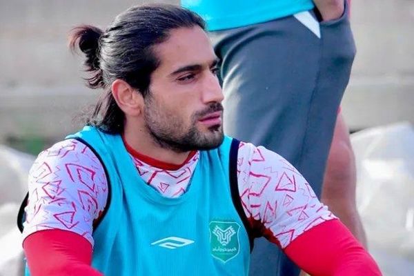 ببینید/ حضور بازیکن پرسپولیس در تجمعات شبانه در تهران