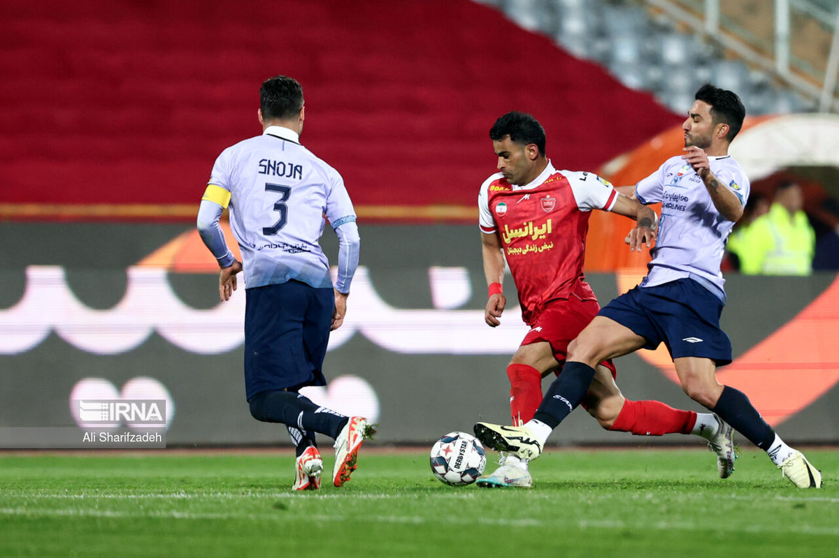 پرسپولیس ۲ - تراکتور صفر/ قرمزها به کورس قهرمانی بازگشتند