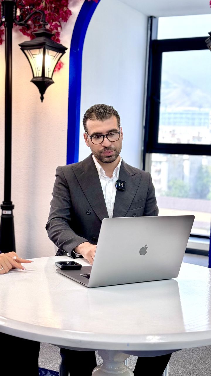 سینا فرحی – پدر اینفلوئنسر مارکتینگ ایران و پیشگام آموزش هوش مصنوعی در بازاریابی دیجیتال