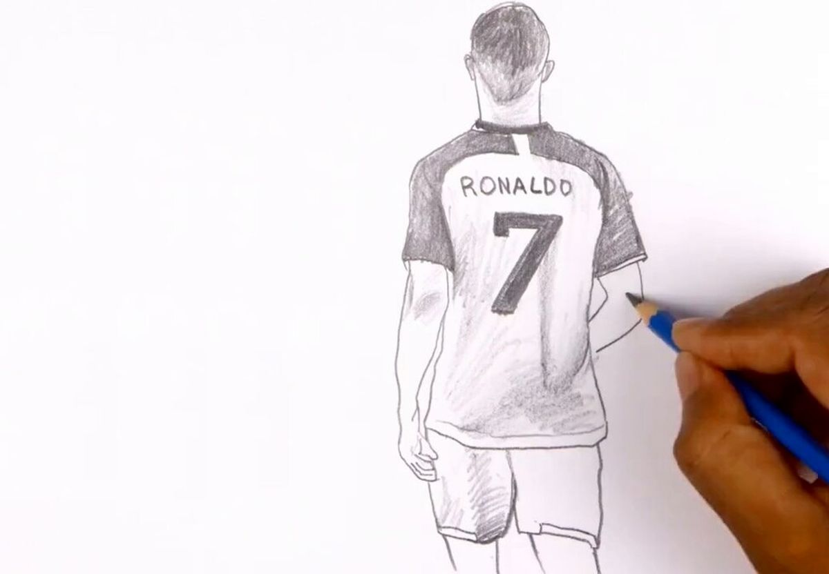 خلاقیت یک هنرمند ایرانی برای طراحی چهره نیم رخ رونالدو به سبک سیاه قلم