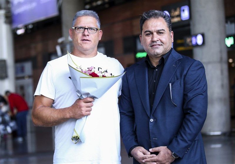  سرمربی یونانی بسکتبال به تهران رسید 