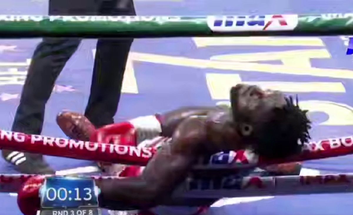 ببینید/ بوکسوری که در رینگ جان خود را از دست داد