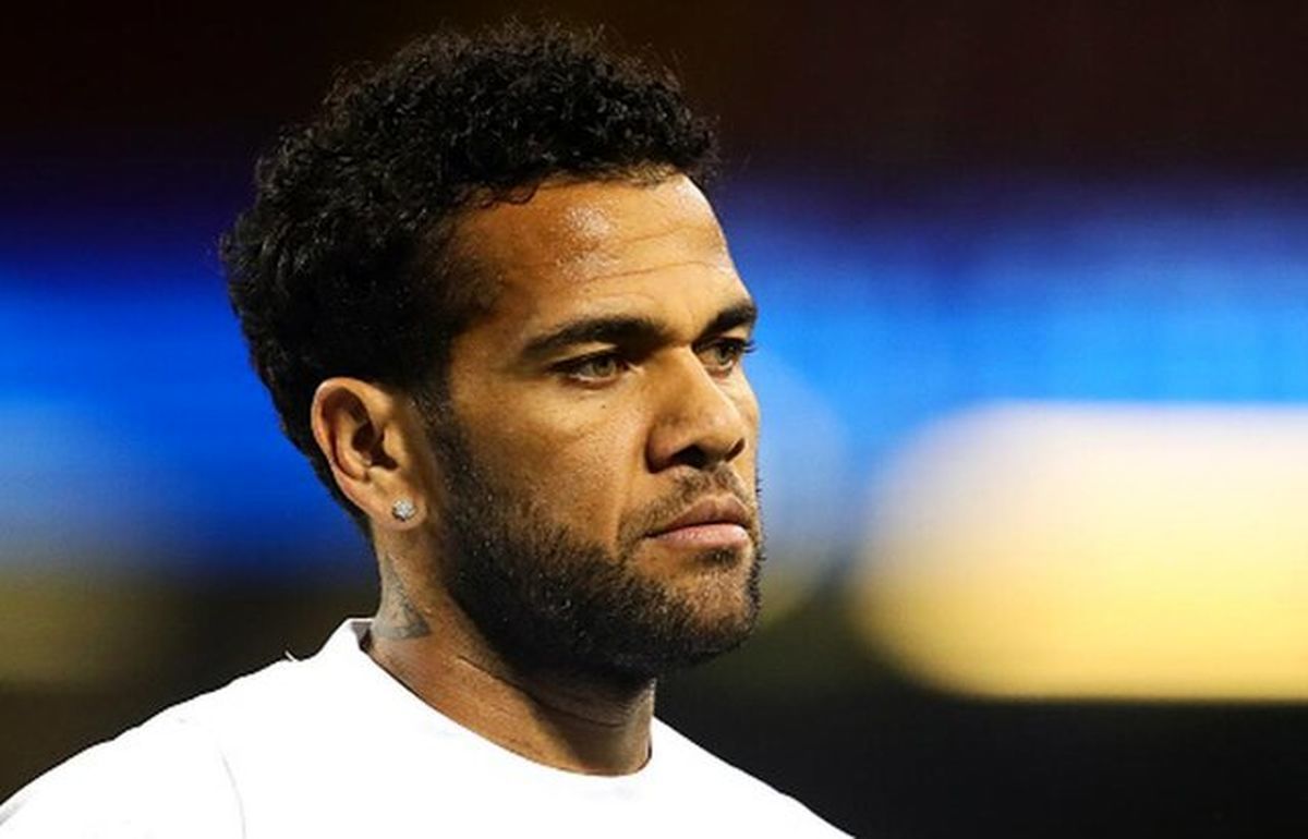 حذف نام دنی آلوس از فهرست اسطوره‌های بارسلونا
