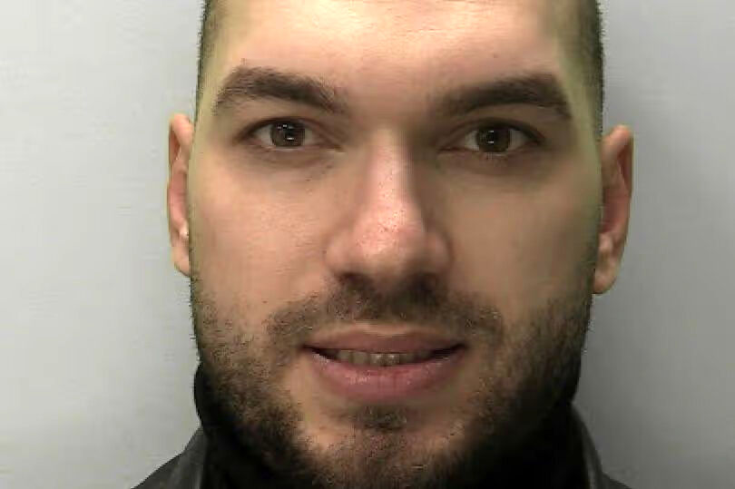 دستگیری فوتبالیست سابق با ۱۰۷ بسته کوکائین