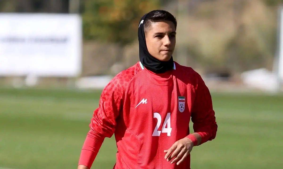 کناره‌گیری زهرا علیزاده از تیم ملی فوتبال زنان؛ ایستادن کنار مردم از هر چیزی مهم‌تر است/ عکس