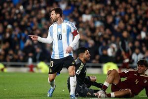 هنرنمایی مسی در شب وداع/ جشن برد و اشک هواداران آلبی‌سلسته