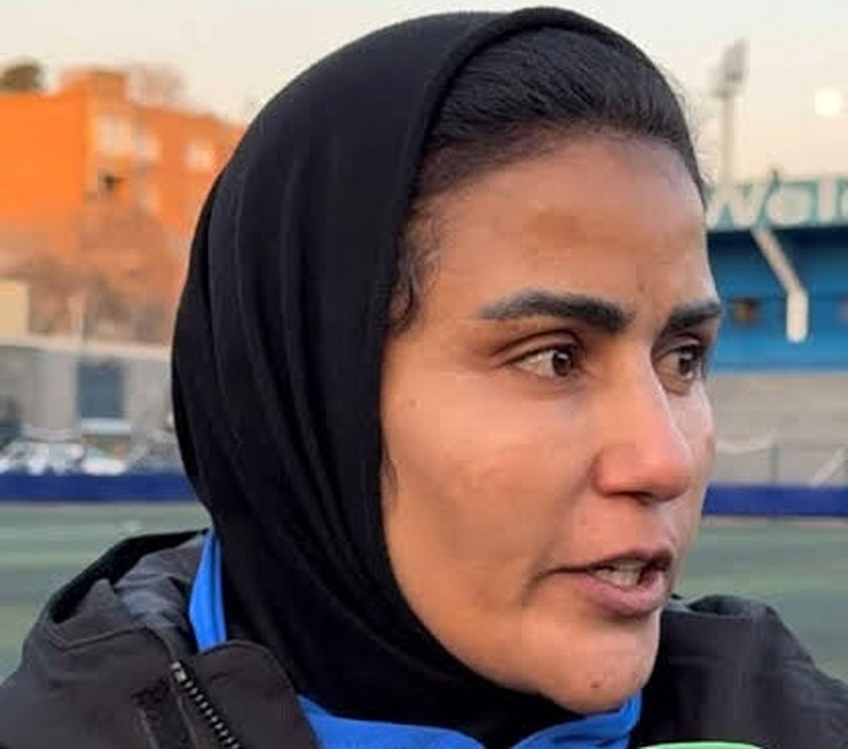 سرمربی زنان استقلال را ببینید/ عکس 