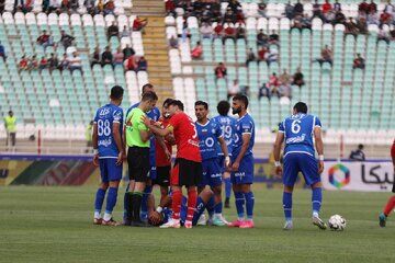 استقلال با ۷ غایب مقابل تراکتور