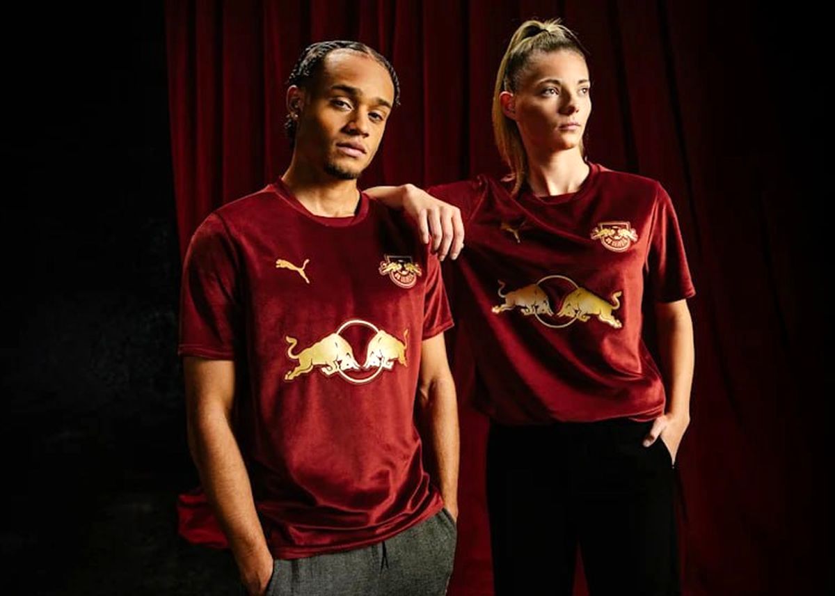 قرمز به رنگ خون؛ لباس‌های مخملی لایپزیش / عکس
