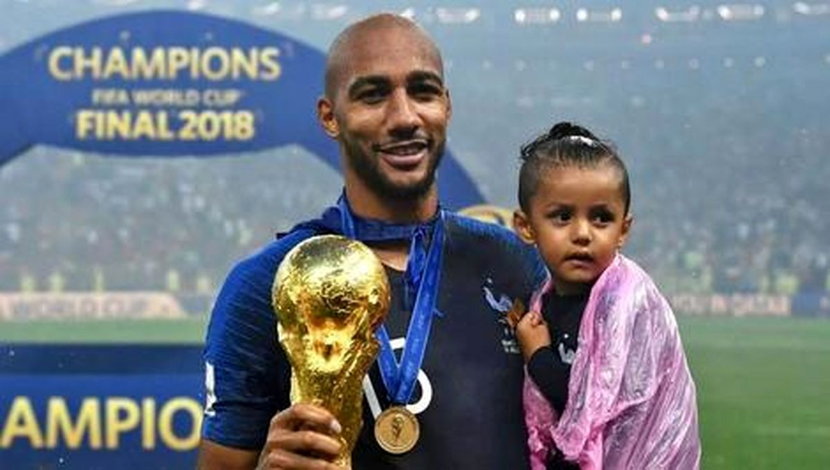 انزونزی و خانواده‌اش در اصفهان؛ استوری همسرش از باشگاه سپاهان